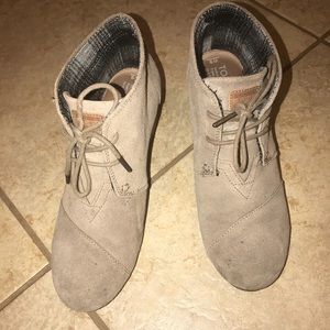Used Toms wedges booties